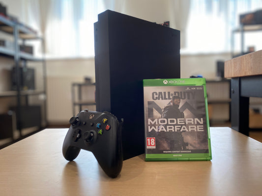 Xbox One X 1TB + 1 db Kontroller + COD: Modern Warfare (Használt)